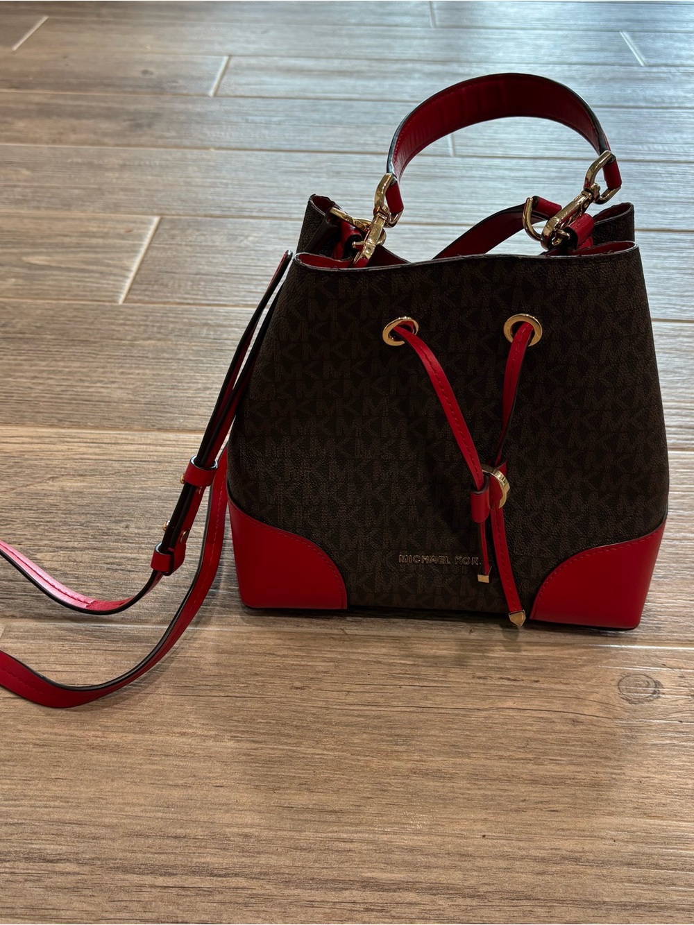 Michael Kors Mercer Gallery Small Convertible Bucket Shoulder Bag red